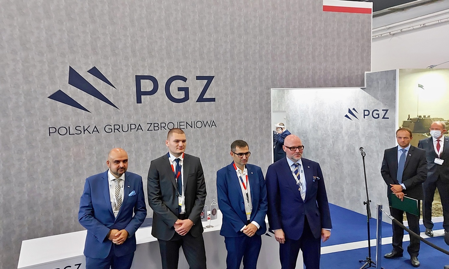 Jaroslav Strnad mladší (druhý zleva) a Wojciech Grzonka (třetí zleva).