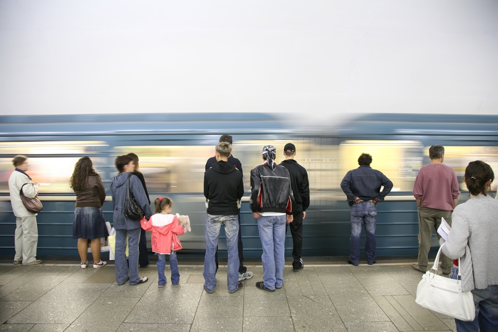 Čekání na nové metro se protahuje.