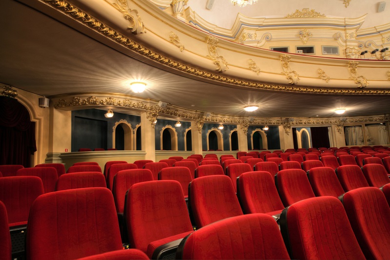 COVID kultura pokračuje do 30. září, filmoví distributoři jsou stále vyloučeni.