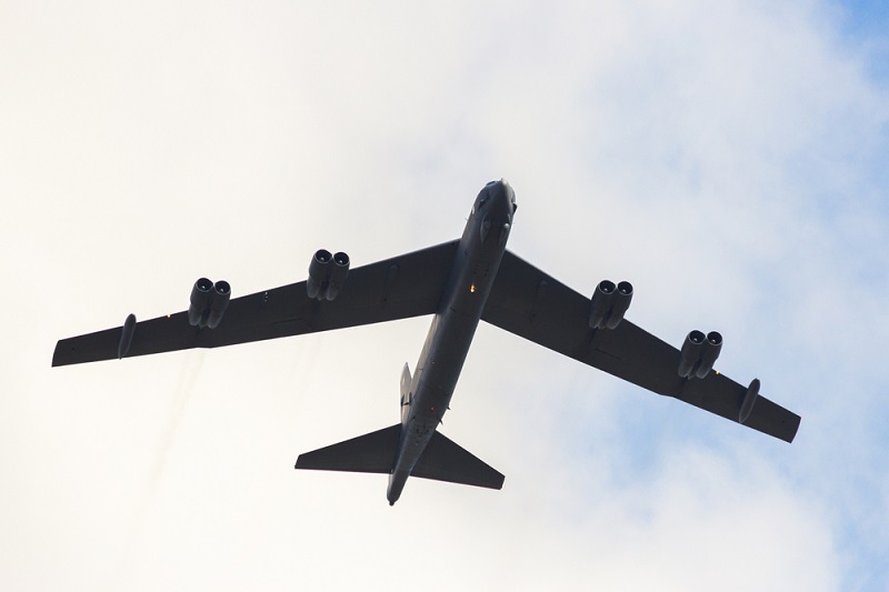 Nad Prahou v sobotu proletí ikonický bombardér i pětice stíhaček.