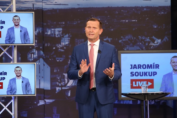 Moderátor pořadu Jaromír Soukup.