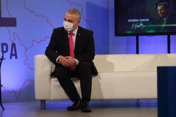 Moderátor pořadu Jaromír Soukup a předseda ČMKOS Josef Středula.