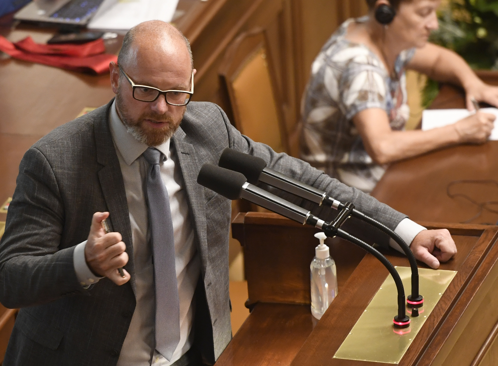 Ministr školství Robert Plaga ( za ANO).