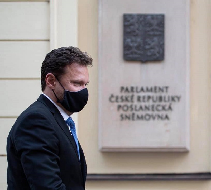 Schůzi svolal předseda Sněmovny Radek Vondráček (ANO).