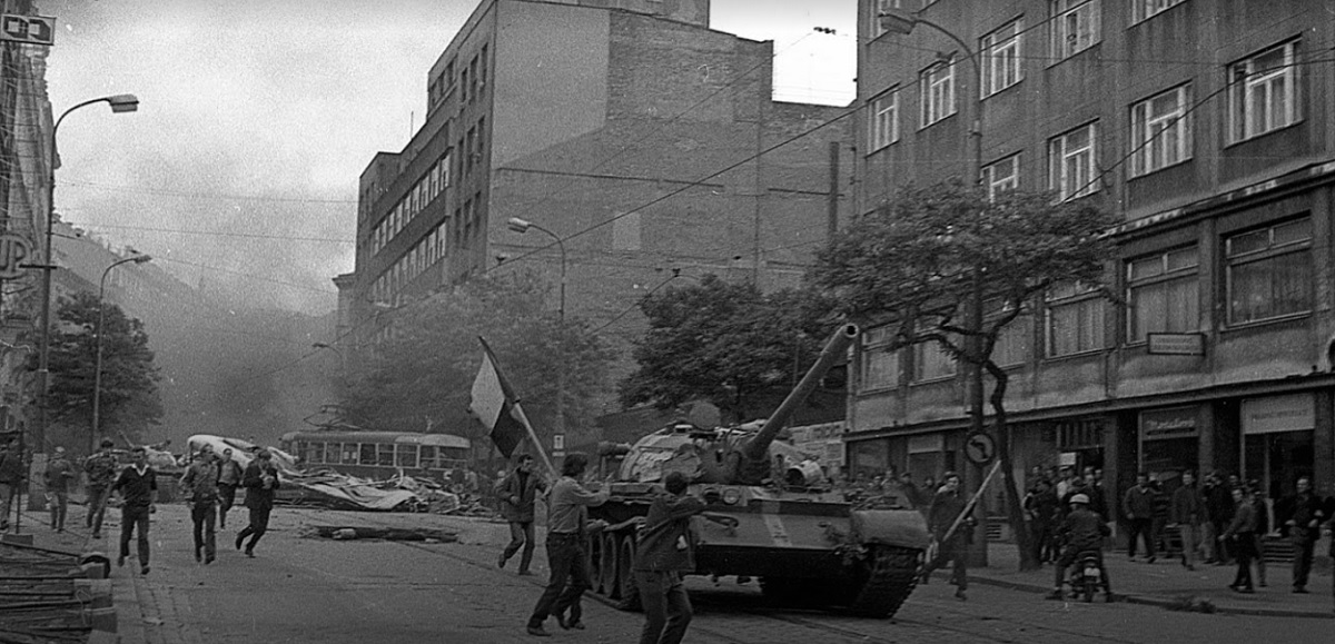 Ukázka z výstavy: Invaze Sovětských tanků v roce 1968.