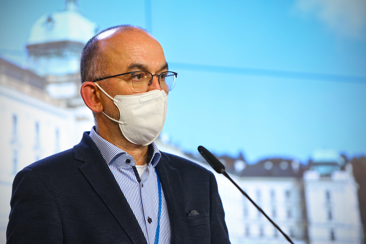 Ministr zdravotnictví Jan Blatný (za ANO).