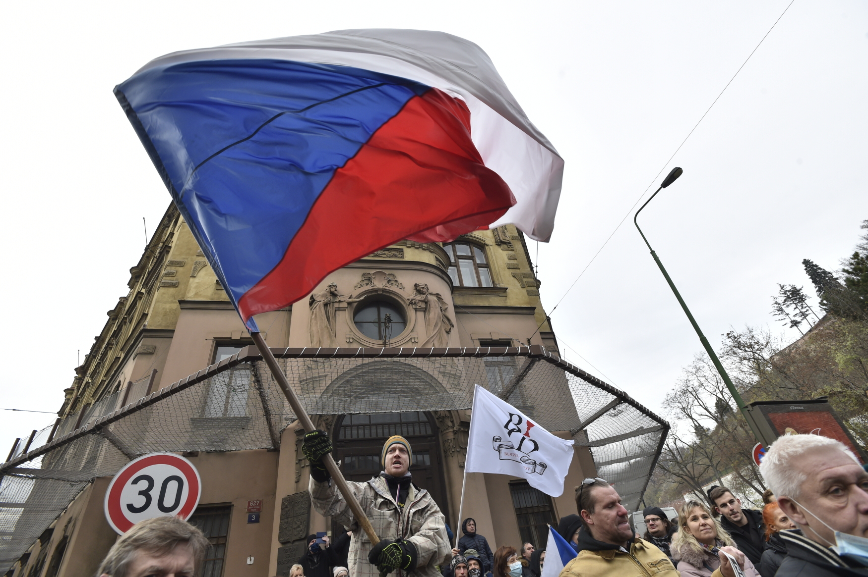 Desítky podnikatelů v Praze protestovaly proti vládním opatřením.