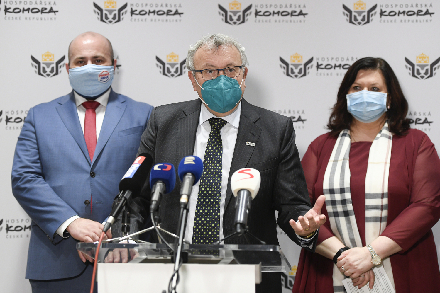Představitelé hospodářské komory (zleva) Radek Jakubský, Vladimír Dlouhý a Marcela Hrdá.