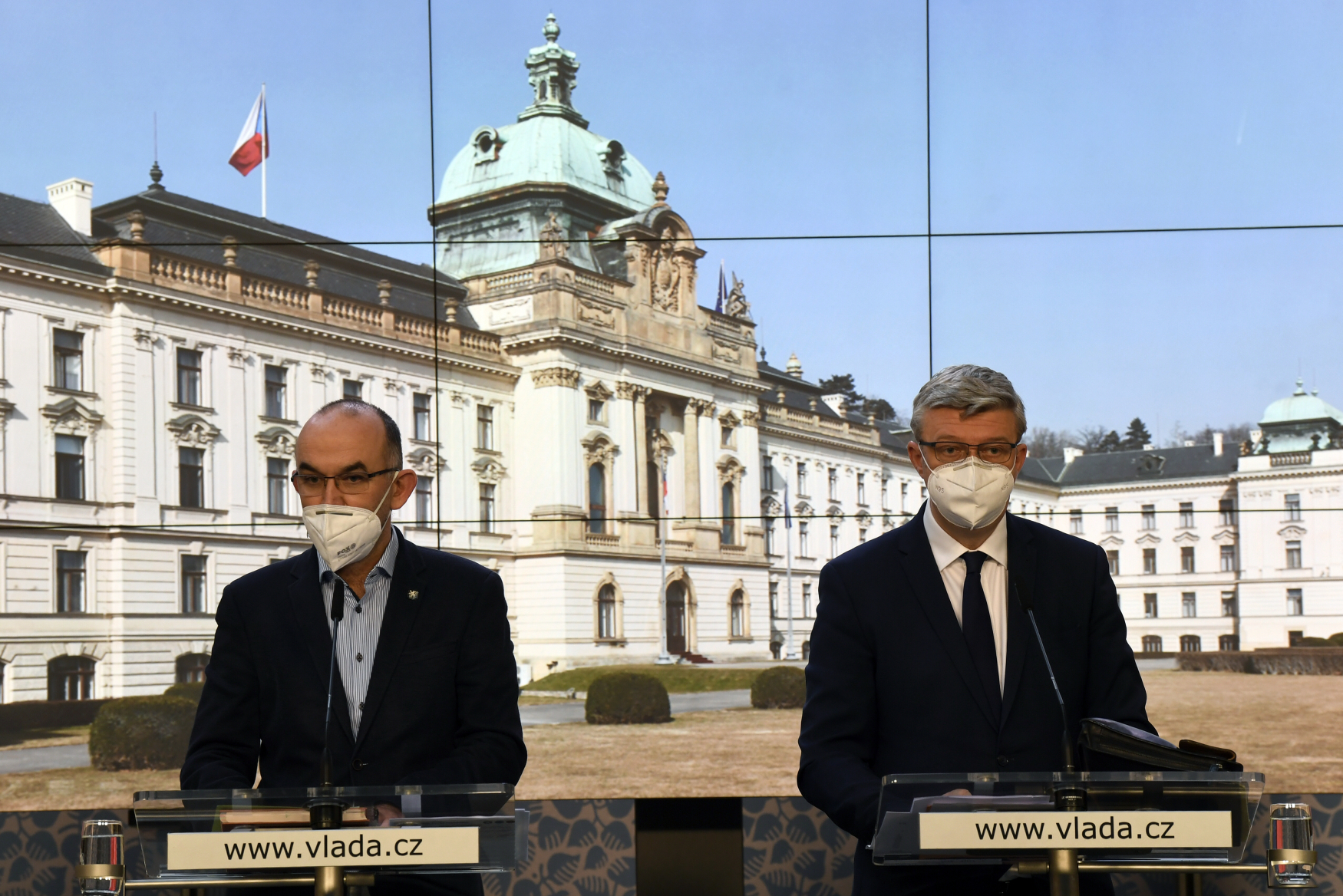 Ministři Jan Blatný (vlevo) a Karel Havlíček.
