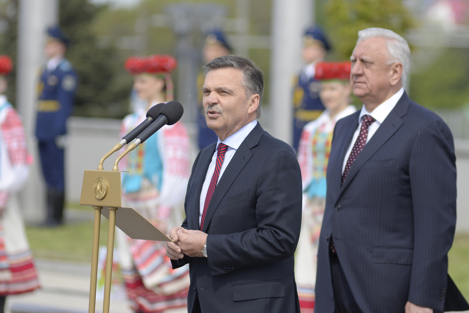 Prezident Mezinárodní hokejové federace René Fasel (vpředu).