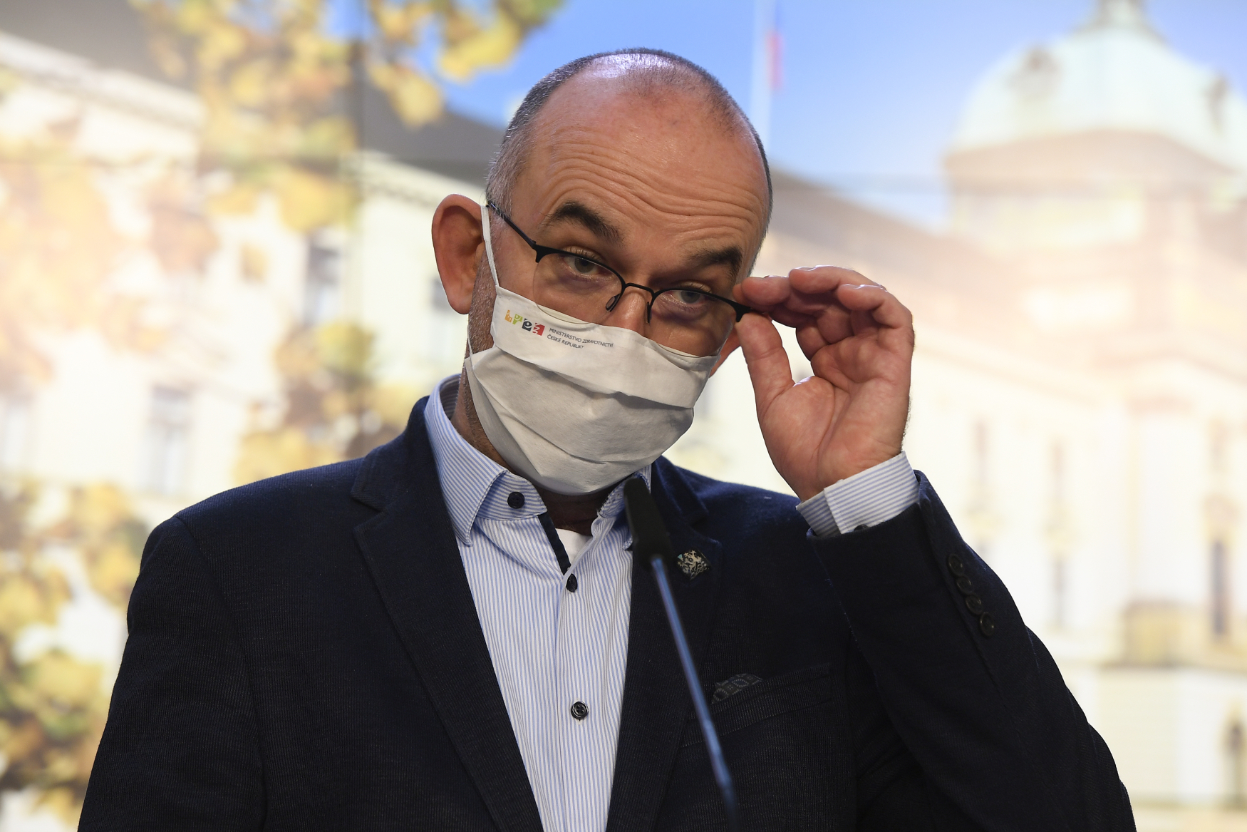 Ministr zdravotnictví Jan Blatný (za ANO).