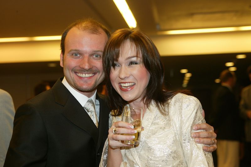 Dalibor Gondík měl ještě vlasy a Kateřina Hrachovcová si neříkala Kaira a neměla své tělo celé potetované. 