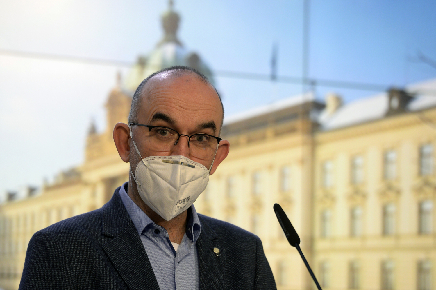 Ministr zdravotnictví Jan Blatný (za ANO).
