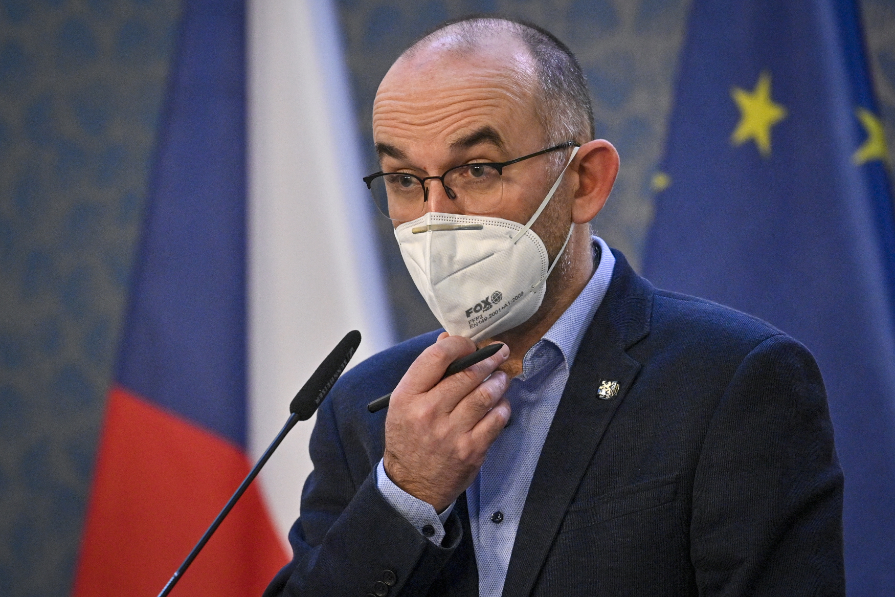 Ministr zdravotnictví Jan Blatný (za ANO).