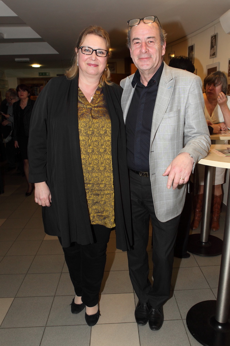 Kateřina je přes dvacet let šťastně vdaná. Její muž Michel Fleischmann aktuálně působí jako velvyslanec ve Francii. Kateřina je přes dvacet let šťastně vdaná. Její muž Michel Fleischmann aktuálně působí jako velvyslanec ve Francii.