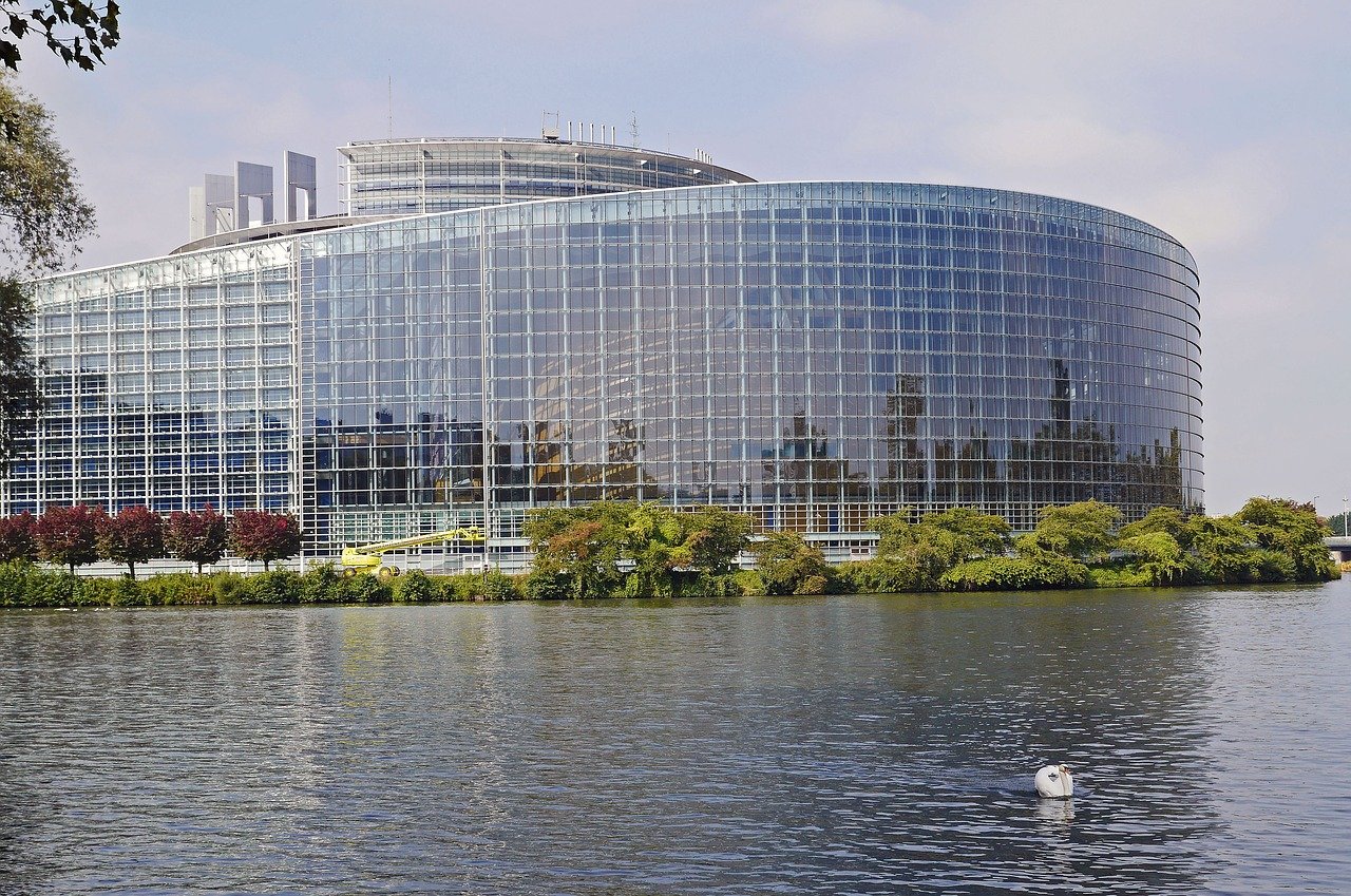 Budova Evropského parlamentu v Bruselu.