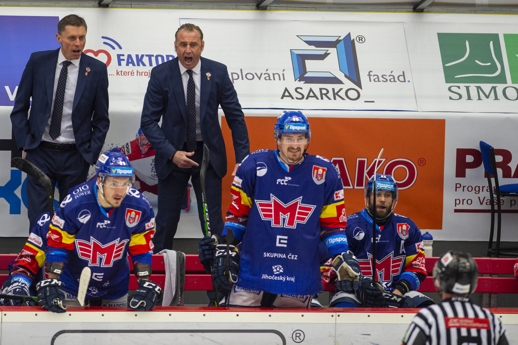 Aleš Totter a Václav Prospal na střídačce Motoru.