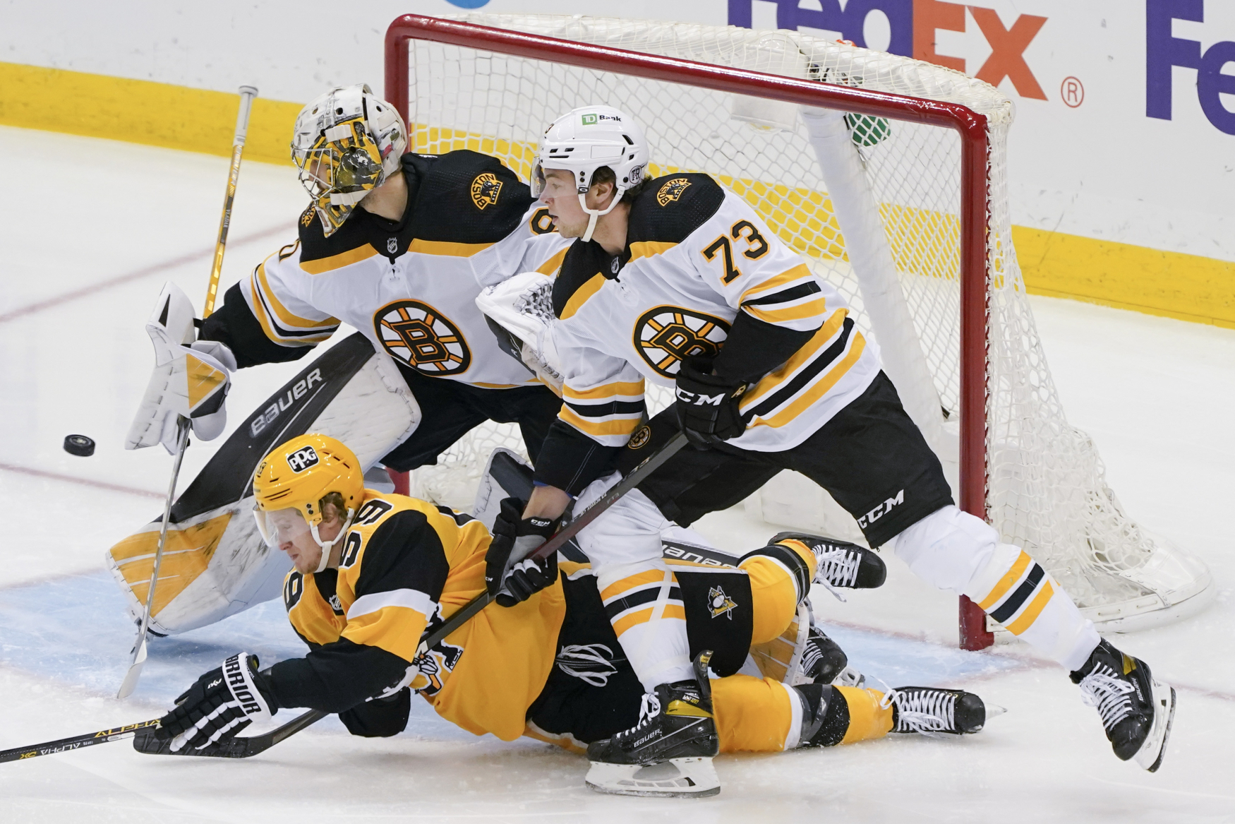 Daniel Vladař odchytal poprvé celý zápas v NHL, vítězně.