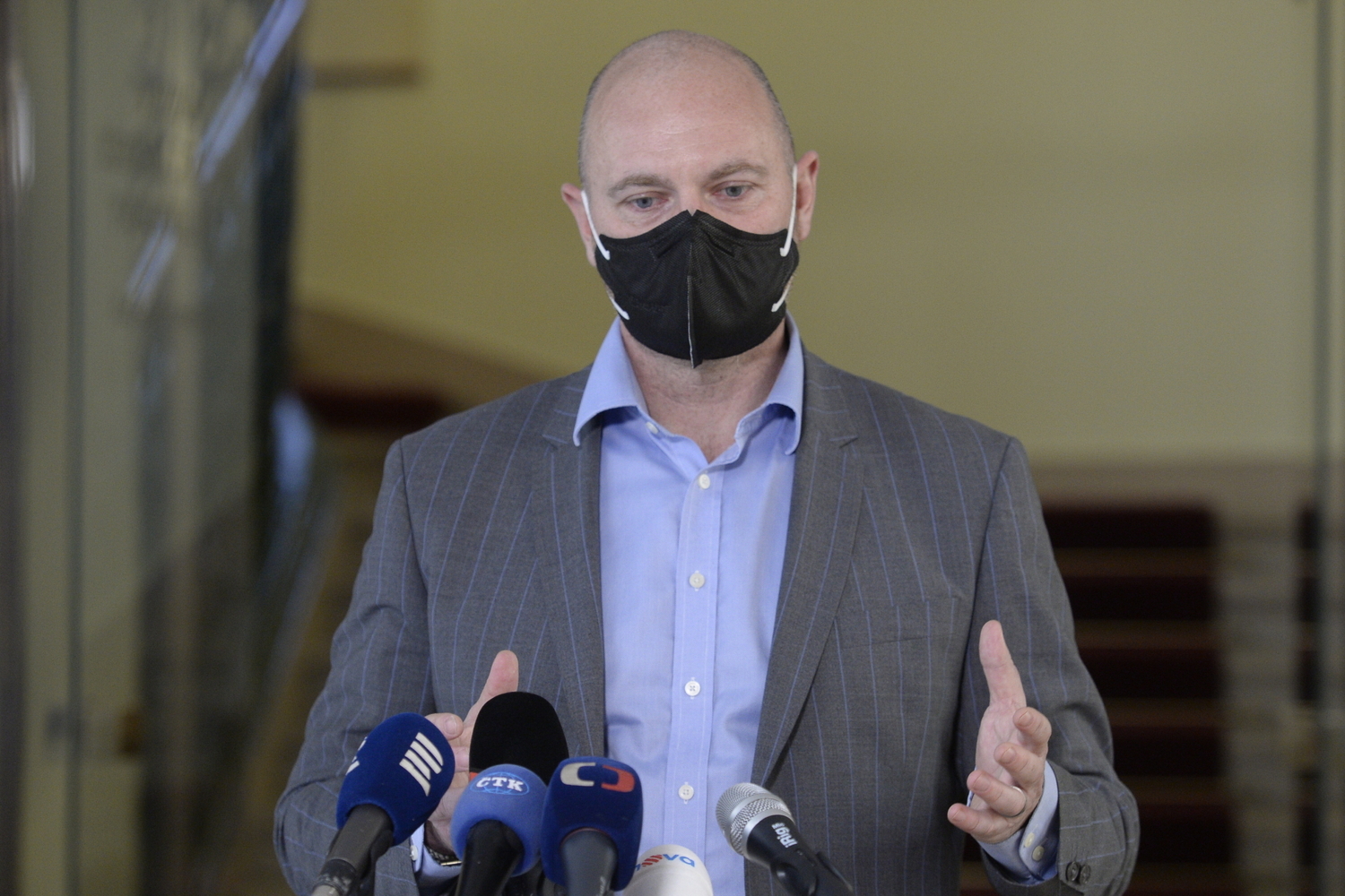 Ministr školství Robert Plaga ( za ANO).