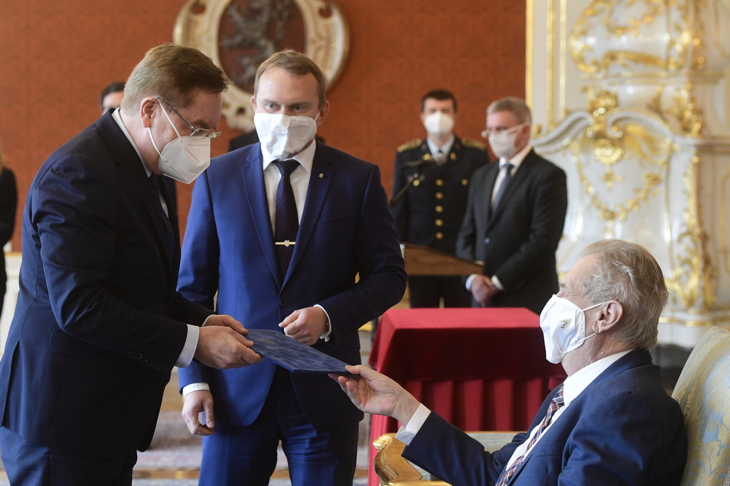 Prezident Miloš Zeman jmenuje nového ministra zdravotnictví Petra Arenbergera.