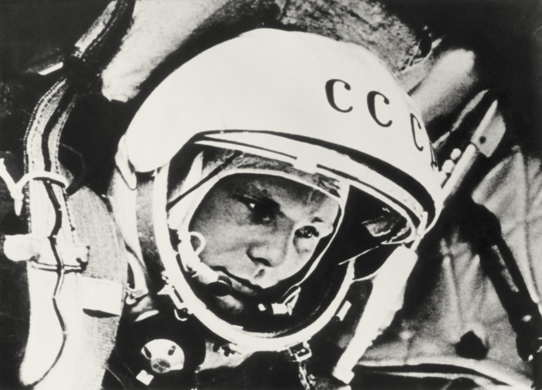 Sovětský kosmonaut Jurij Gagarin na historickém snímku.