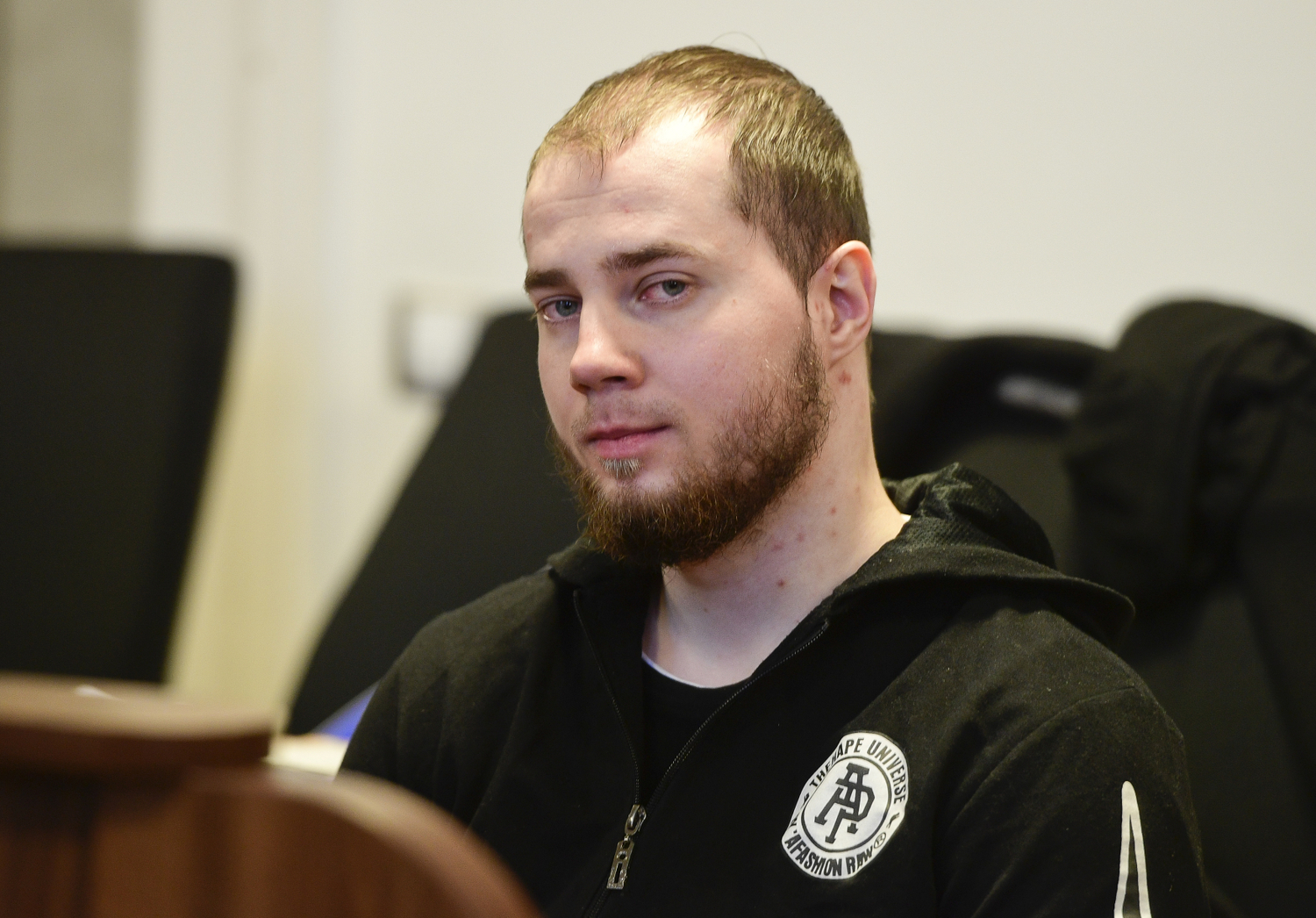 Obžalovaný propagátor terorismu Dominik Kobulnický u soudu.