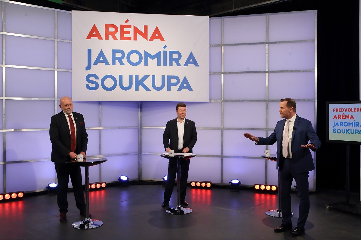 Moderátor pořadu Jaromír Soukup, předseda SPD Tomio Okamura a poslanec Leo Luzar (KSČM).
