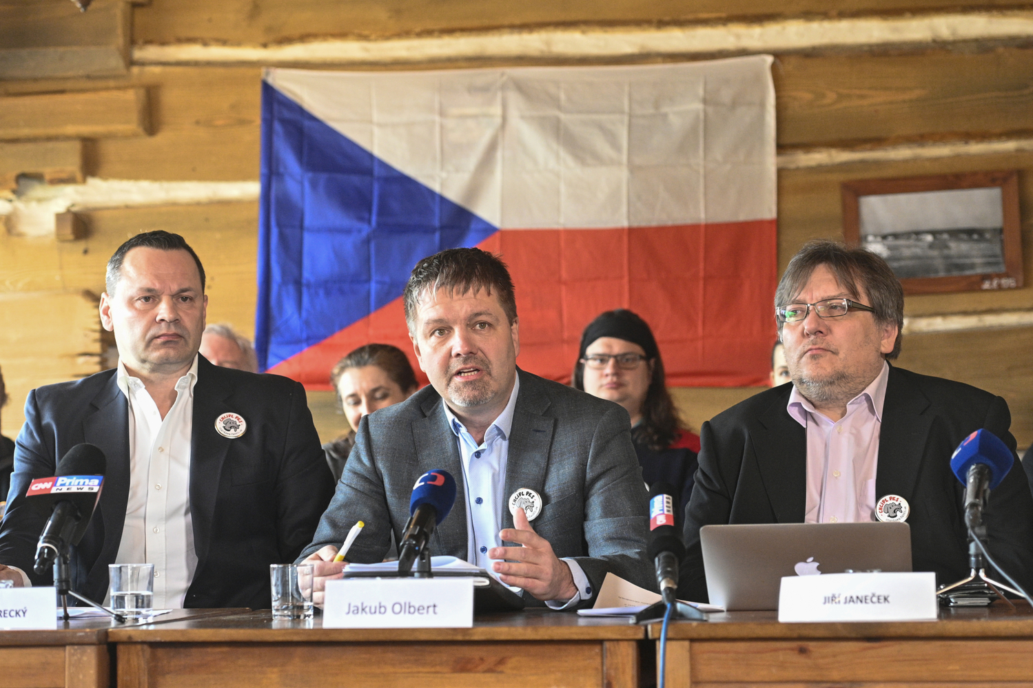 Představitelé politického hnutí Chcípl PES.