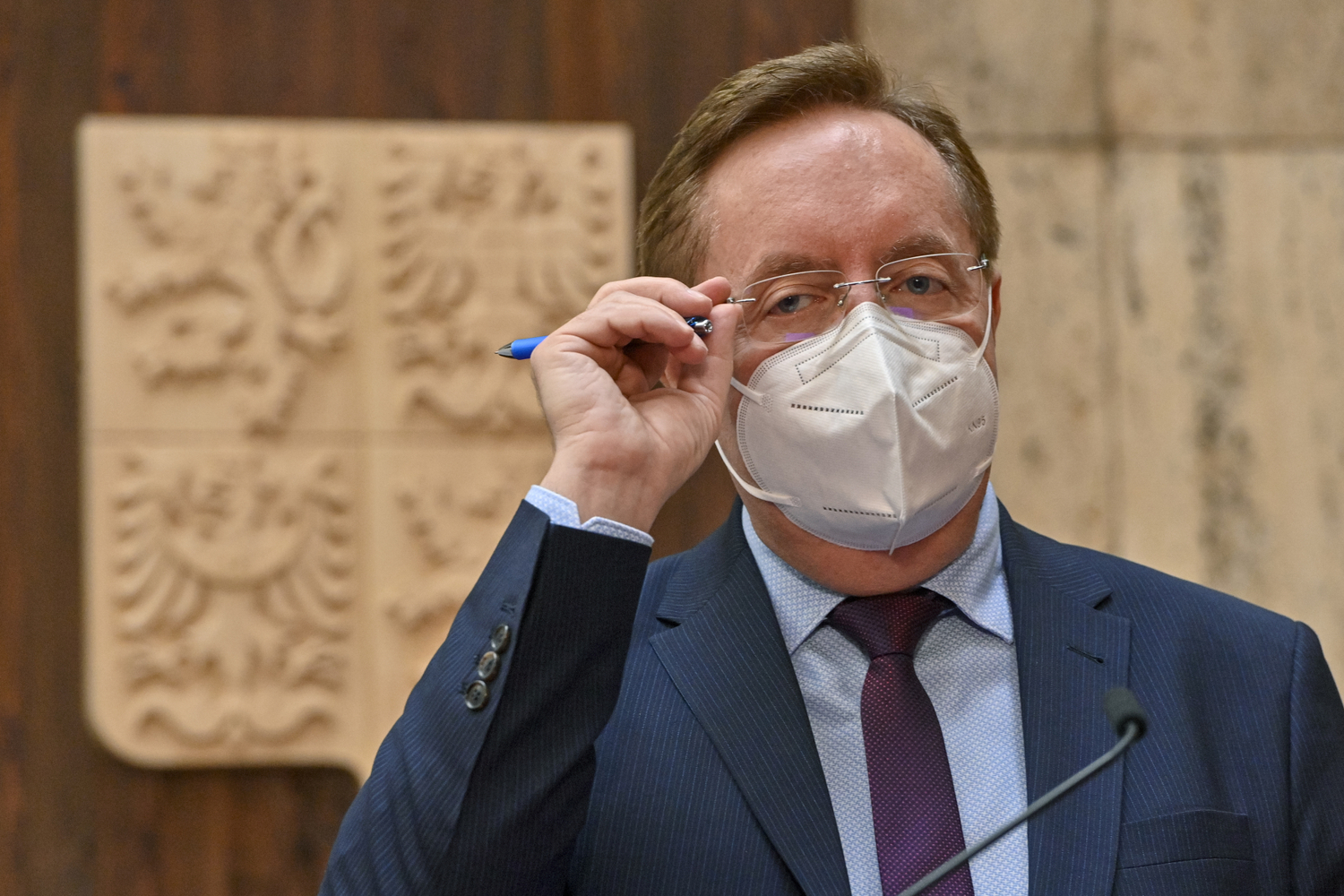 Ministr zdravotnictví Petr Arenberger (za ANO).