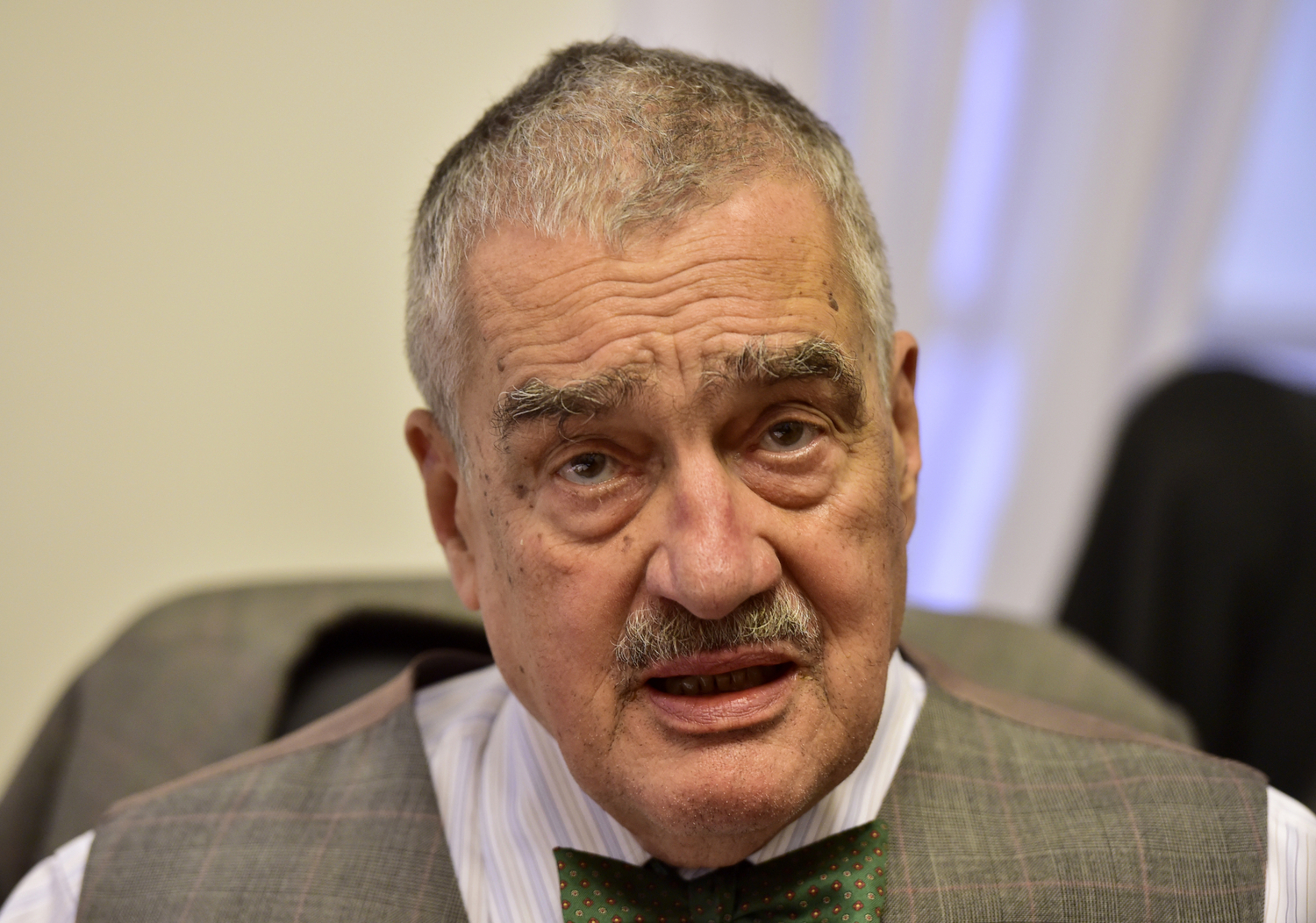 Exministr zahraničí Karel Schwarzenberg (TOP 09).