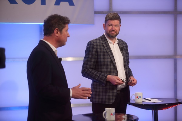 Místostarosta a zastupitel městské části Praha 6 Jan Lacina za hnutí STAN a europoslanec Jiří Pospíšil za TOP 09.