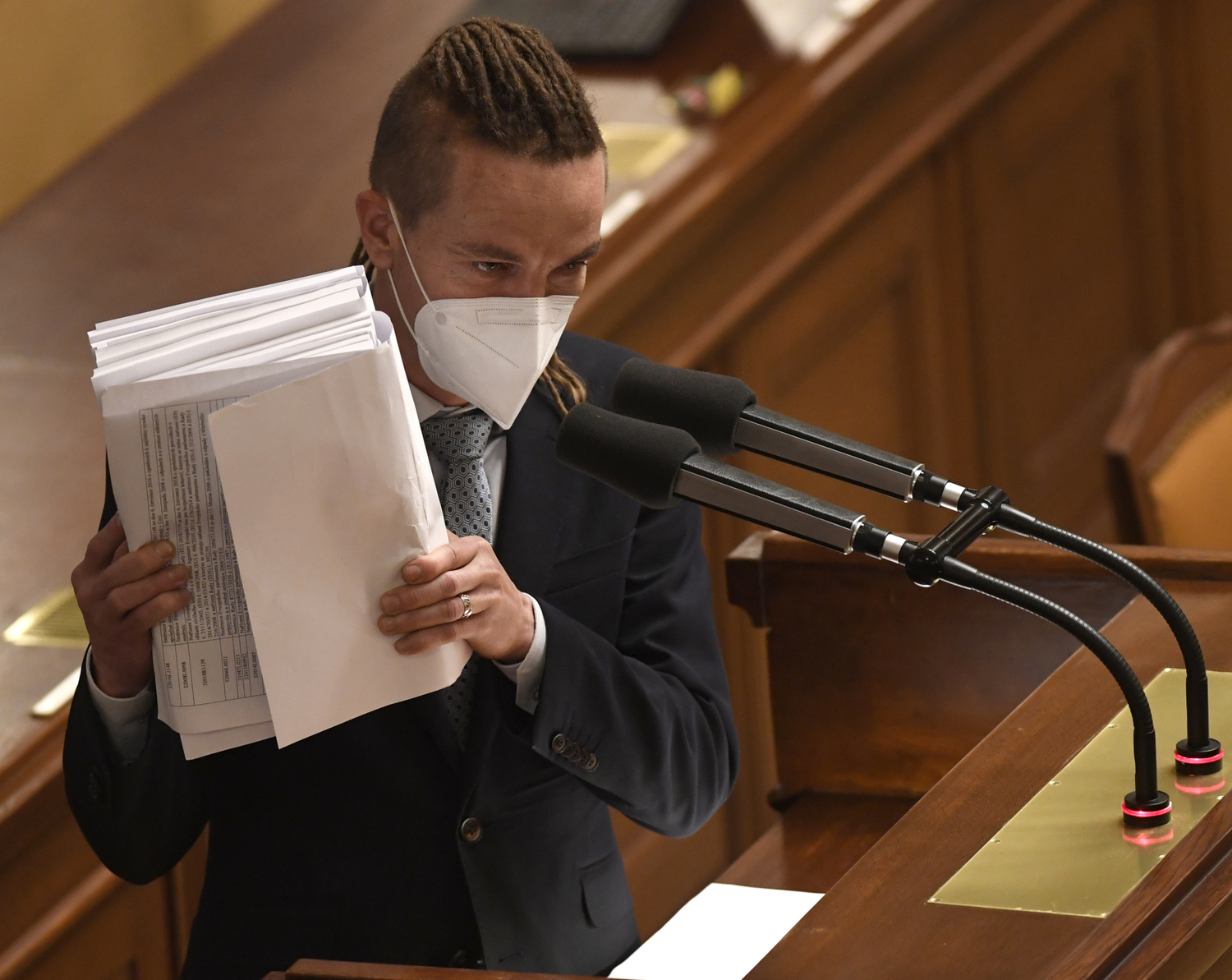Poslanec a předseda Pirátů Ivan Bartoš vystoupil 12. května 2021 na mimořádné schůzi Sněmovny ke schvalování nového stavebního zákona.