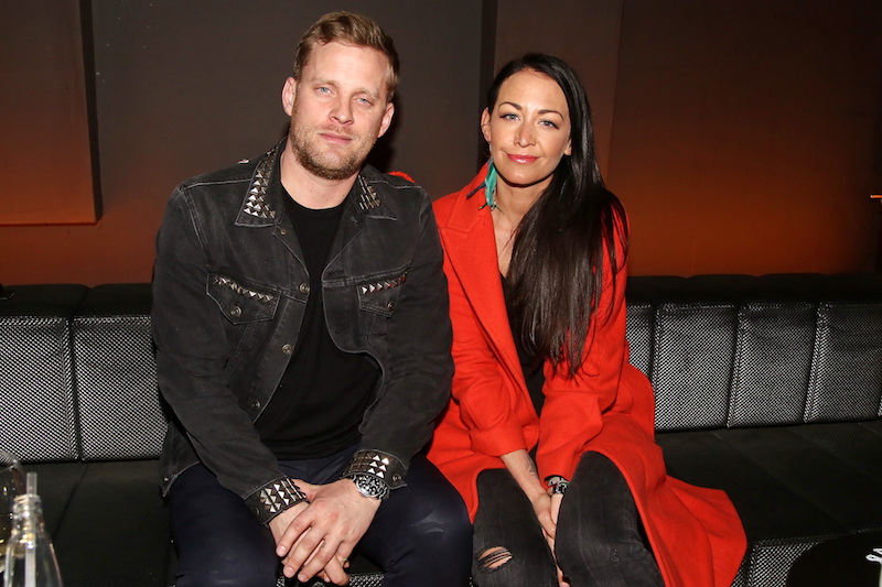 Dvojice Agáta Hanychová a Jakub Prachař uzavřela sňatek v dubnu 2013, nyní je však jejich manželství už minulostí. Za rozlukou slavného páru údajně stojí nevěra. Nicméně bývalým partnerům na sobě stále záleží. "Pro mě bylo nejtěžší vidět Kubu u soudu, naproti mně, v okamžiku, kdy soudkyně řekla, že jsme rozvedeni. Kuba mi není lhostejný. Stále mě to bolí," svěřila se Agáta, jež má s Jakubem dceru Miu. Oba aktéři už stihli navázat nové vztahy, Hanychová například s makléřem Zdeňkem či produkčním Tomášem a Prachař s topmodelkou Denisou Dvořákovou. Jejich milostné vzplanutí ale po pár měsících vyhaslo. 