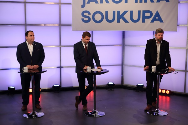 Zleva Jan Hrnčíř (SPD), Tomáš Martínek (Piráti) a Jiří Pospíšil (TOP 09).