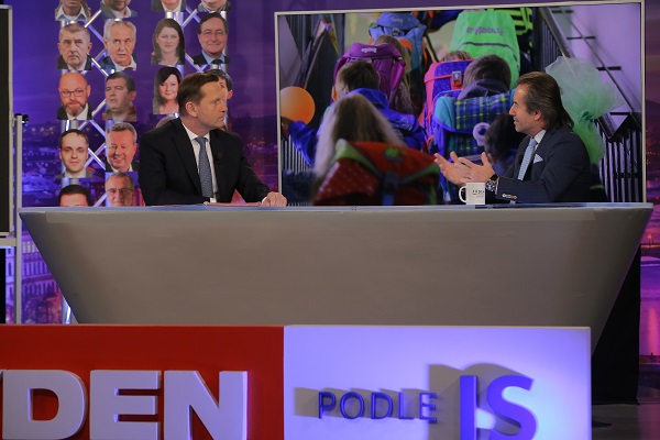 Moderátor pořadu Jaromír Soukup a bezpečnostní poradce Andor Šándor.
