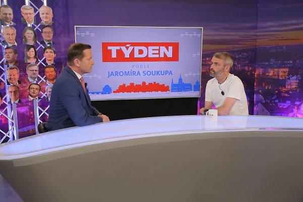 Moderátor pořadu Jaromír Soukup a lídr občanského hnutí Přísaha Robert Šlachta.