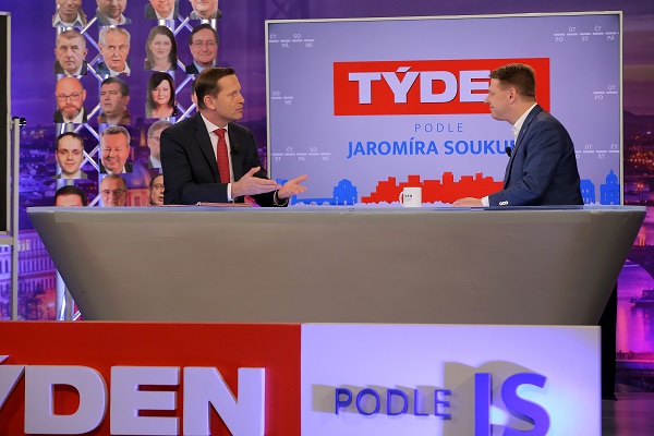 Moderátor pořadu Jaromír Soukup a prezident Svazu obchodu a cestovního ruchu Tomáš Prouza.