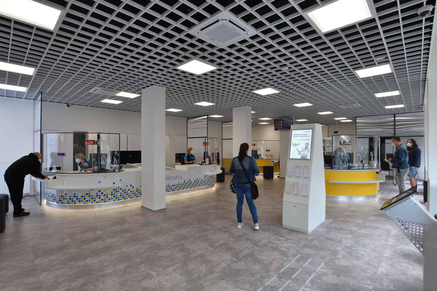 Zrekonstruovaná pobočka České pošty byla otevřena 27. května 2021 v Mladé Boleslavi.
