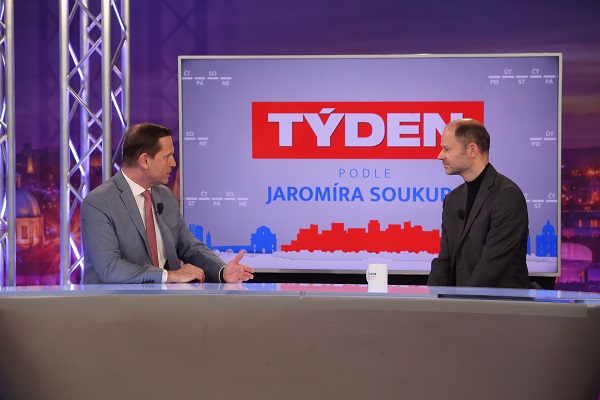 Moderátor pořadu Jaromír Soukup a viceprezident Svazu průmyslu a dopravy Radek Špicar.