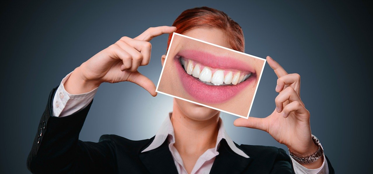Dentální hygiena u stomatologa není jen lepším vyčištěním zubů Dentální hygiena u stomatologa není jen lepším vyčištěním zubů