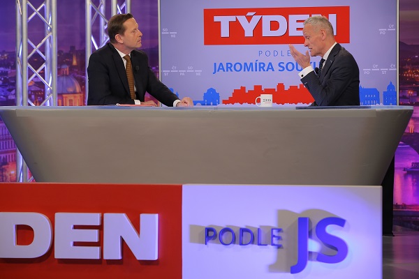 Moderátor pořadu Jaromír Soukup a politik Cyril Svoboda (KDU-ČSL).
