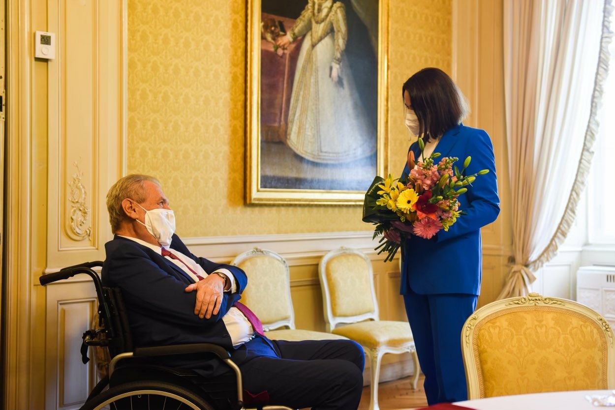 Prezident Miloš Zeman přijal 8. června 2021 na zámku v Lánech představitelku běloruské opozice Svjatlanu Cichanouskou.