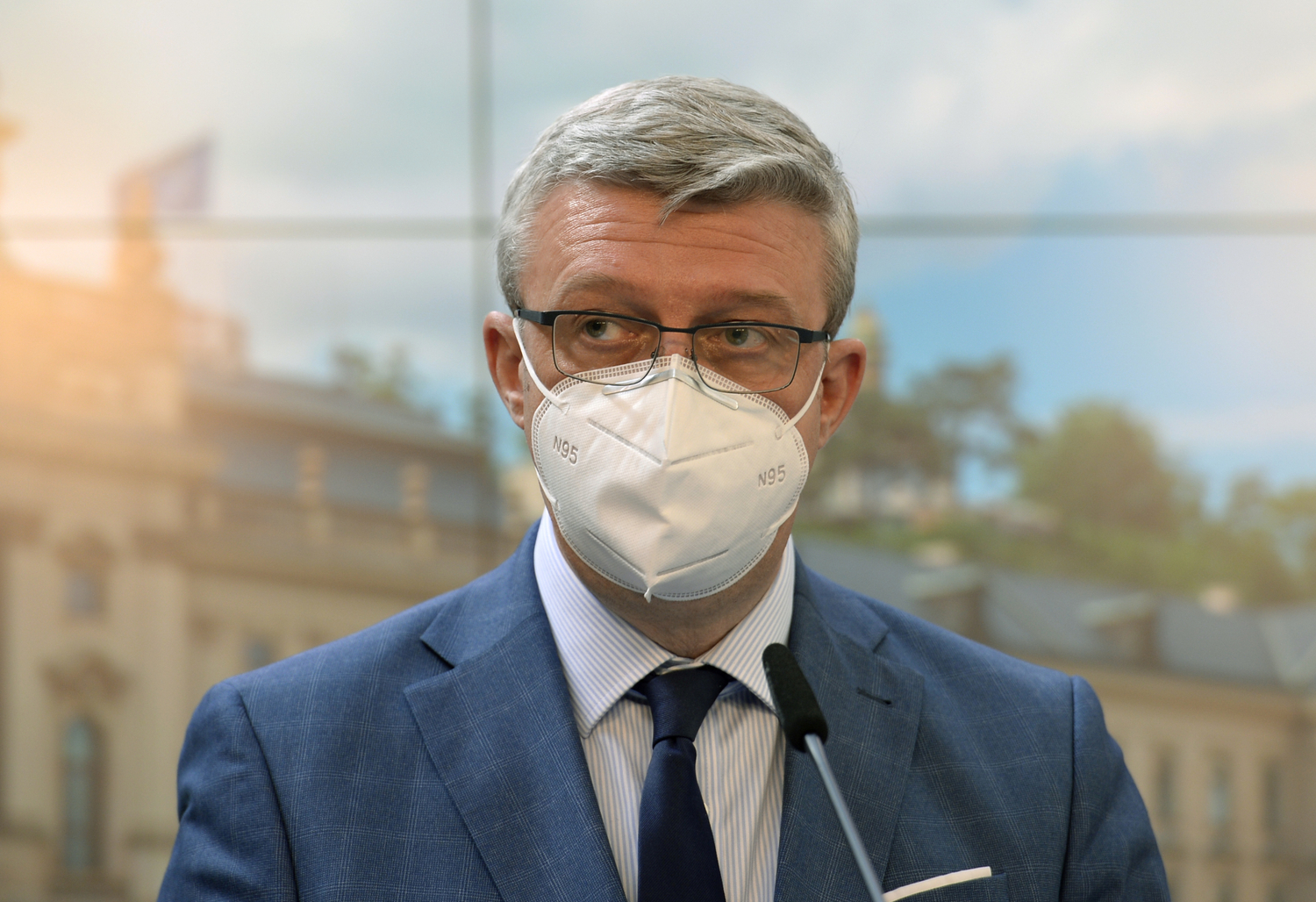 Ministr průmyslu a obchodu a dopravy Karel Havlíček (za ANO).
