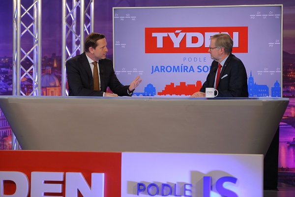 Moderátor pořadu Jaromír Soukup a předseda ODS Petr Fiala.