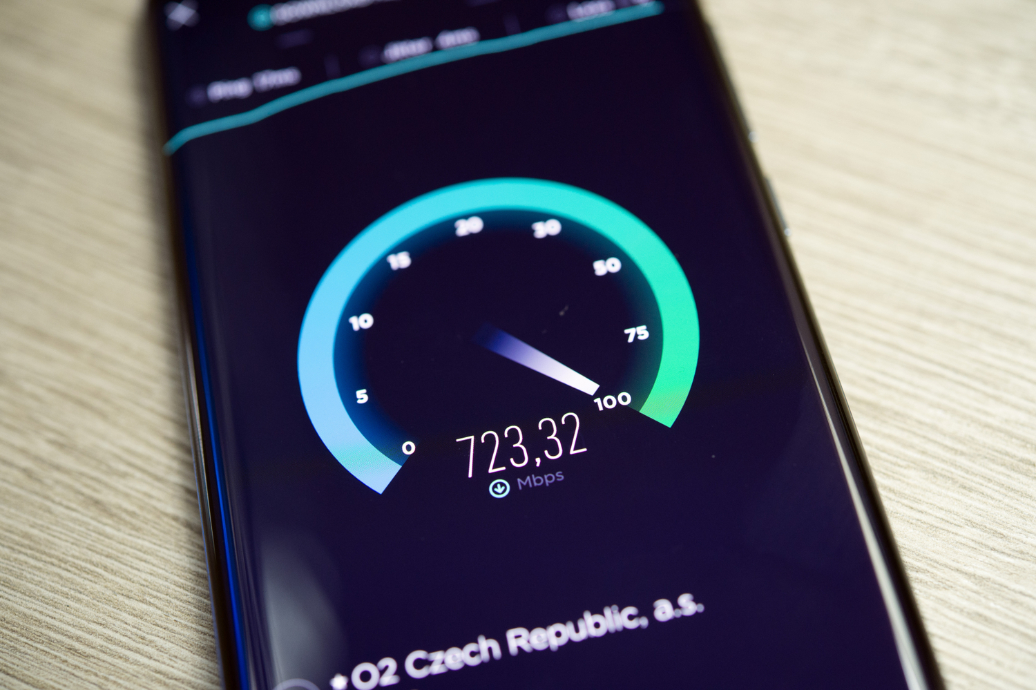 Měření rychlosti připojení k mobilní síti 5G.