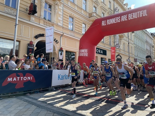 Mattoni je titulárním partnerem série půlmaratonů.