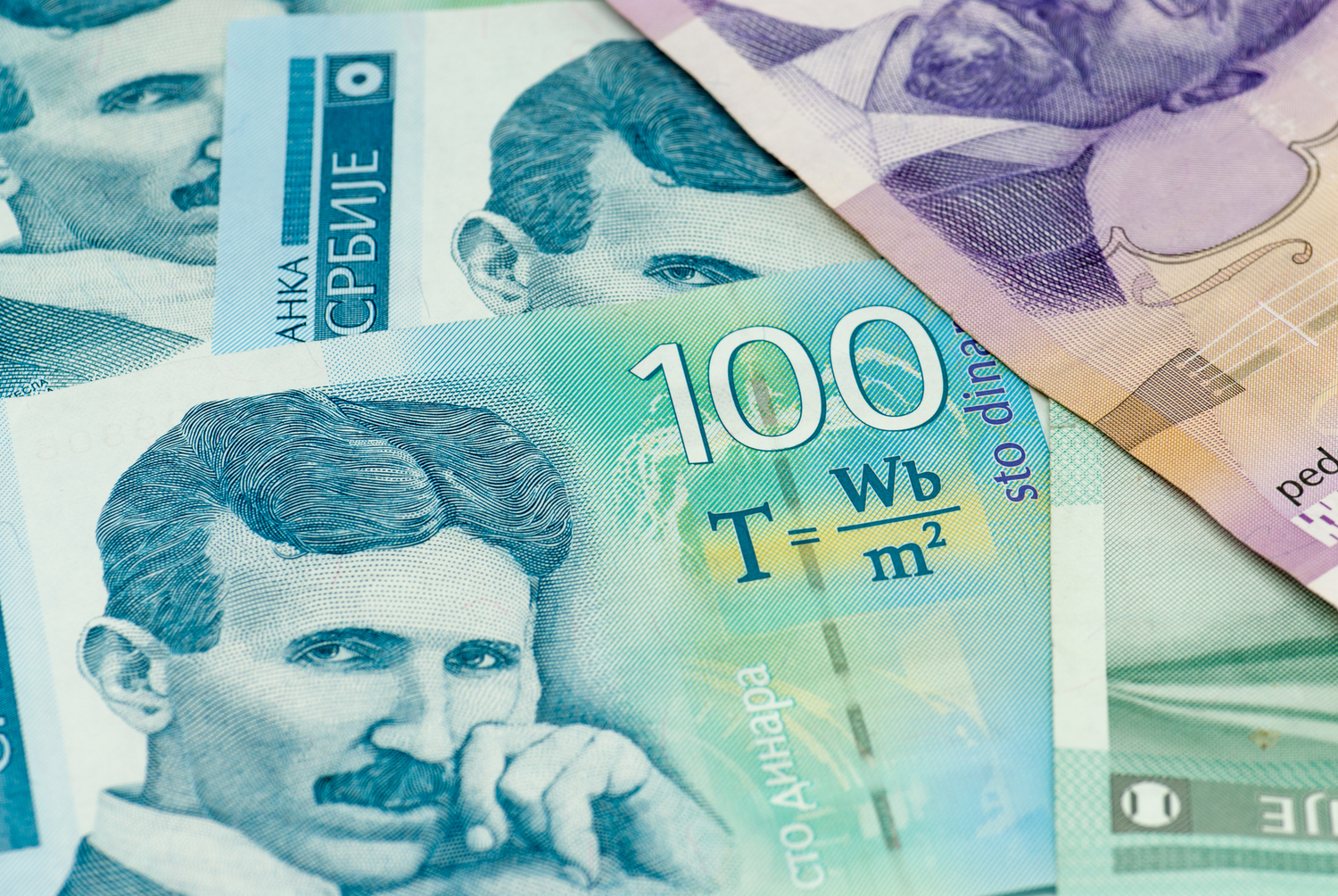 Vynálezce Nikola Tesla na srbské bankovce. 