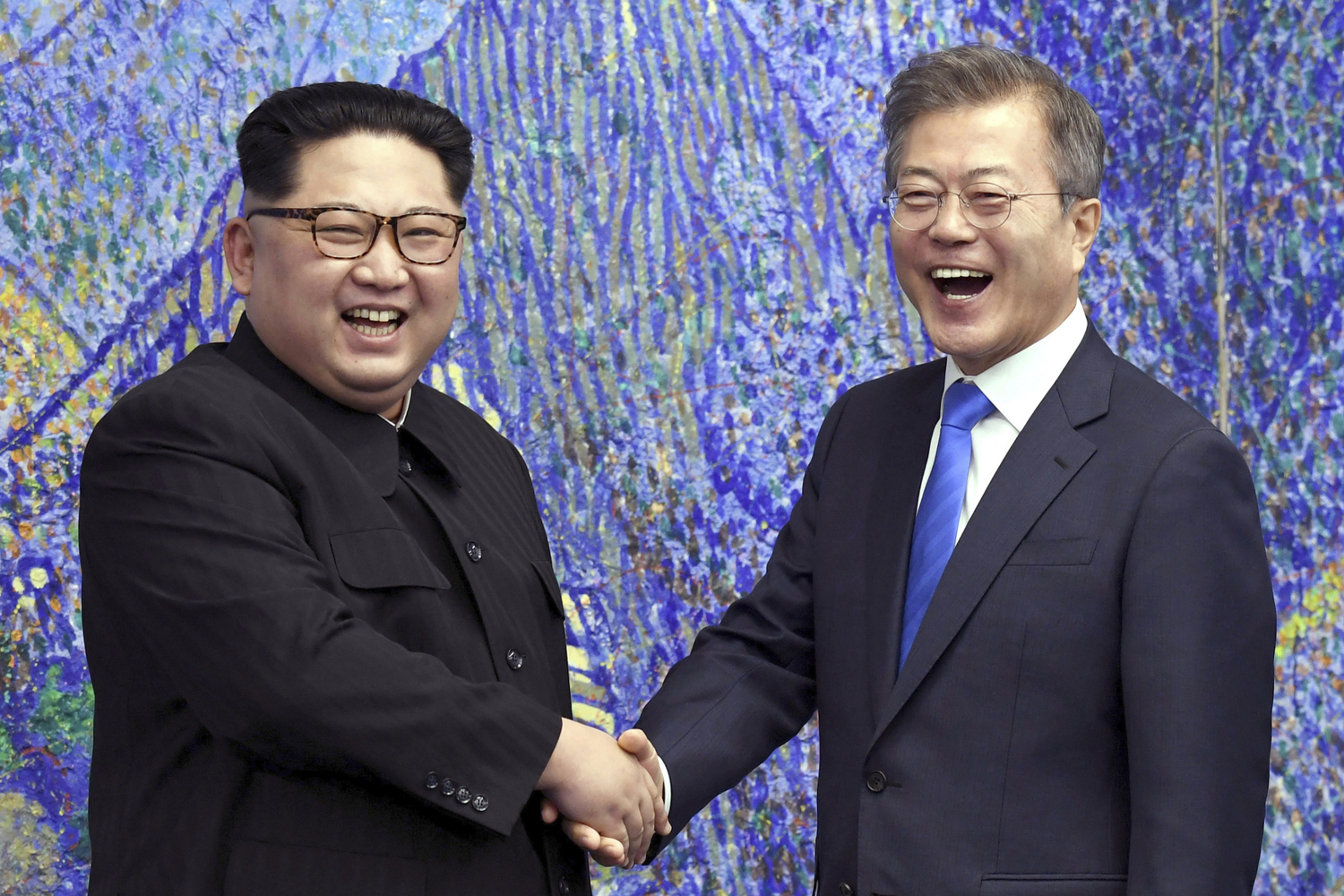 Vůdce KLDR Kim Čong-un a jihokorejský prezident Mun Če-in.