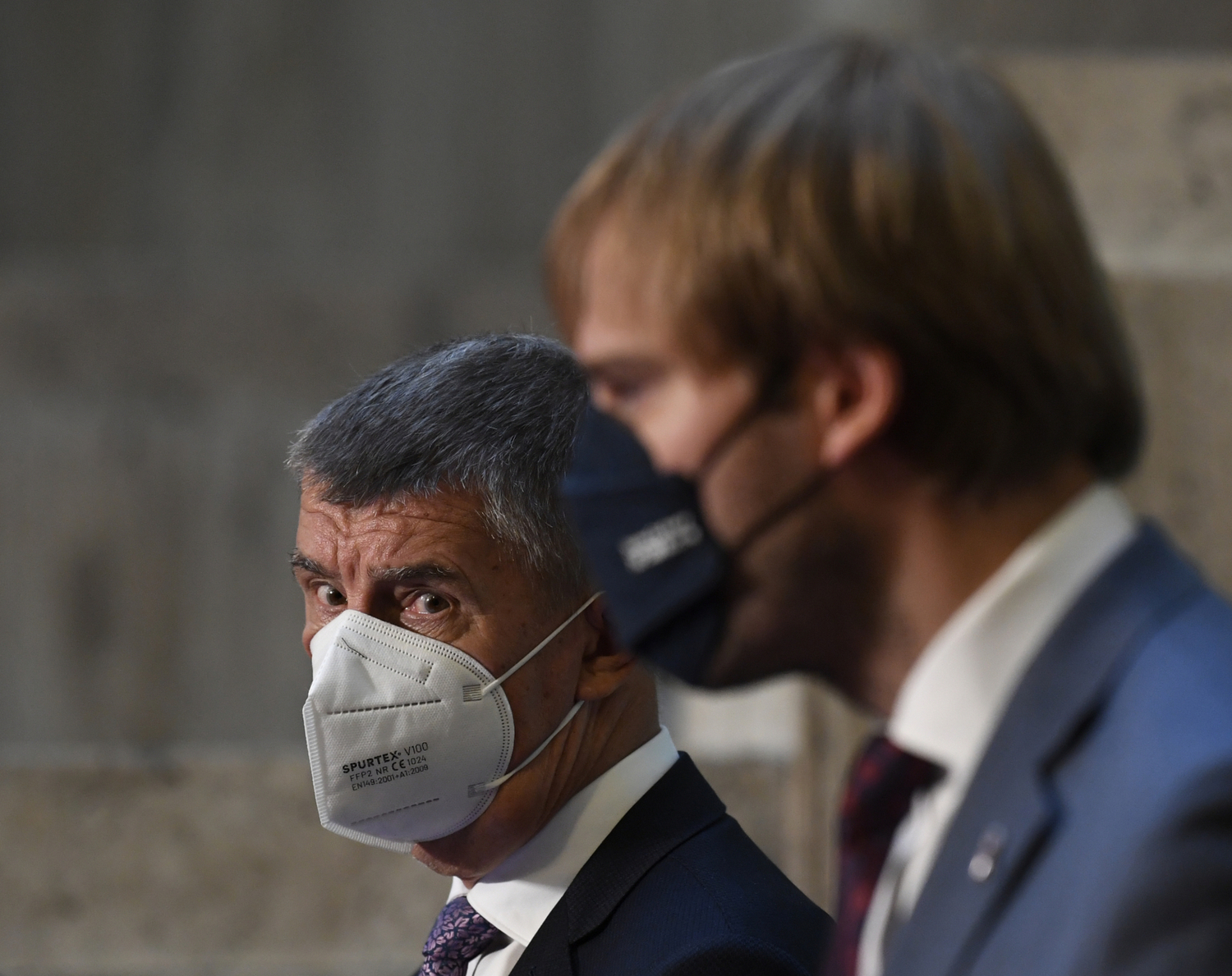 Zleva předseda vlády Andrej Babiš (ANO) a ministr zdravotnictví Adam Vojtěch (za ANO) vystoupili 30. července 2021 v Praze na tiskové konferenci po mimořádném jednání vlády.