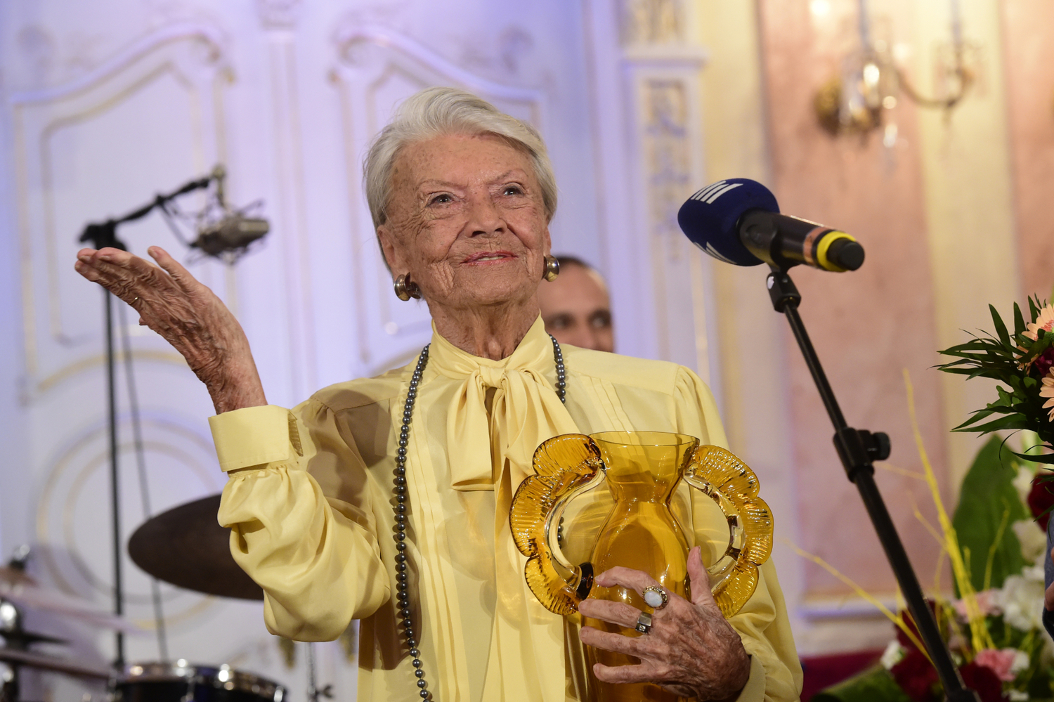 Herečka Zdenka Procházková (vlevo) převzala 4. dubna 2019 v Olomouci na závěr čtyřdenního mezinárodního festivalu rozhlasové tvorby Prix Bohemia Radio cenu Thálie za herecký výkon v rozhlasové hře. Ocenění si vysloužila za hlavní roli Rozálie Lautmanové ve hře Obchod na korze.